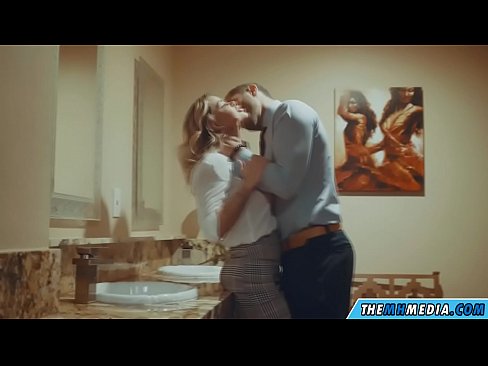 ❤️ Nalika pirang semok seduces sampeyan ing toilet umum ❤️❌ Video porno ing jv.hentaiteca.ru